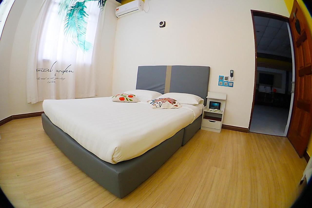 Moonlight Inn Semporna Bagian luar foto